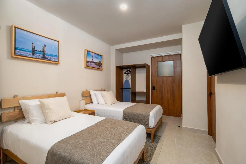 Room ONE BEDROOM TWO BATHROOMS Room, Everglades Suites, Cancun Area