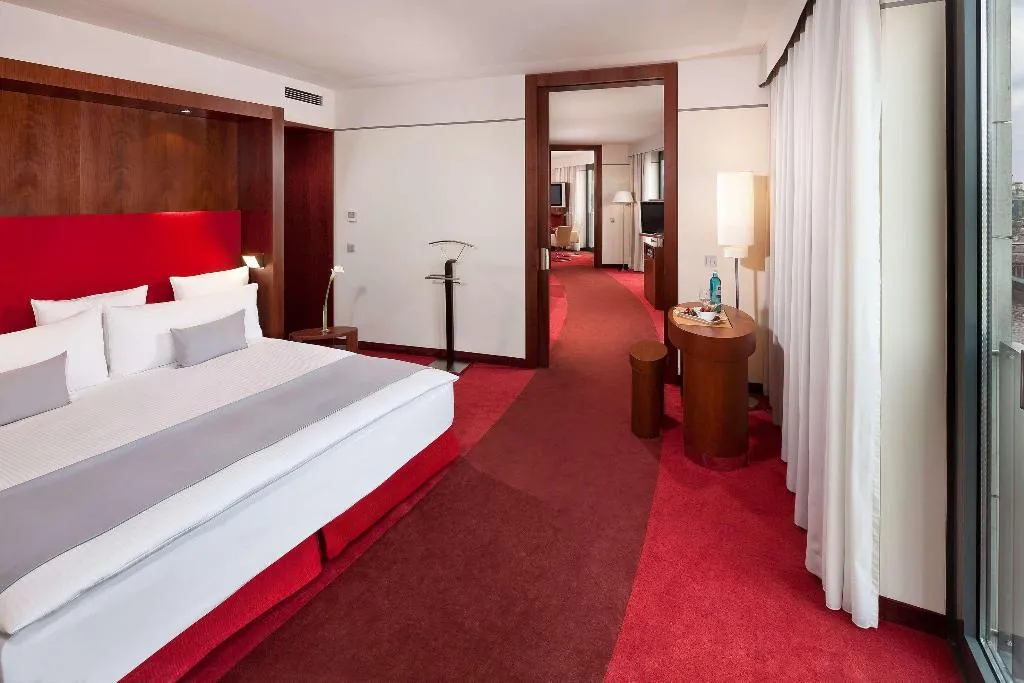 SUITE STANDARD Room, Melia Berlin, Berlin