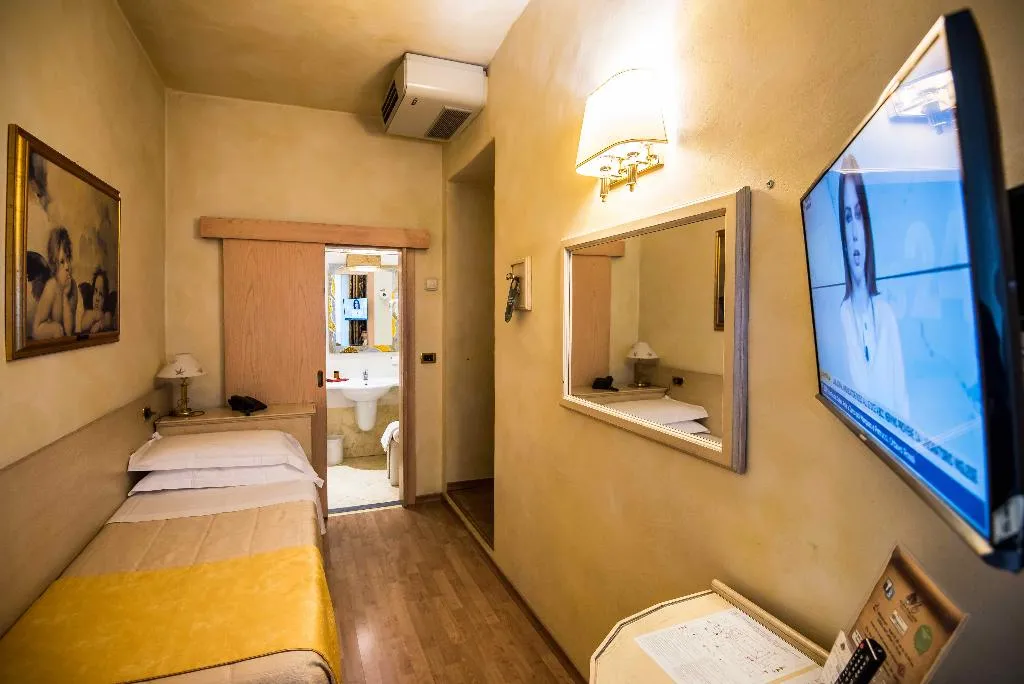 SINGLE STANDARD Room, Alba Palace, Florence