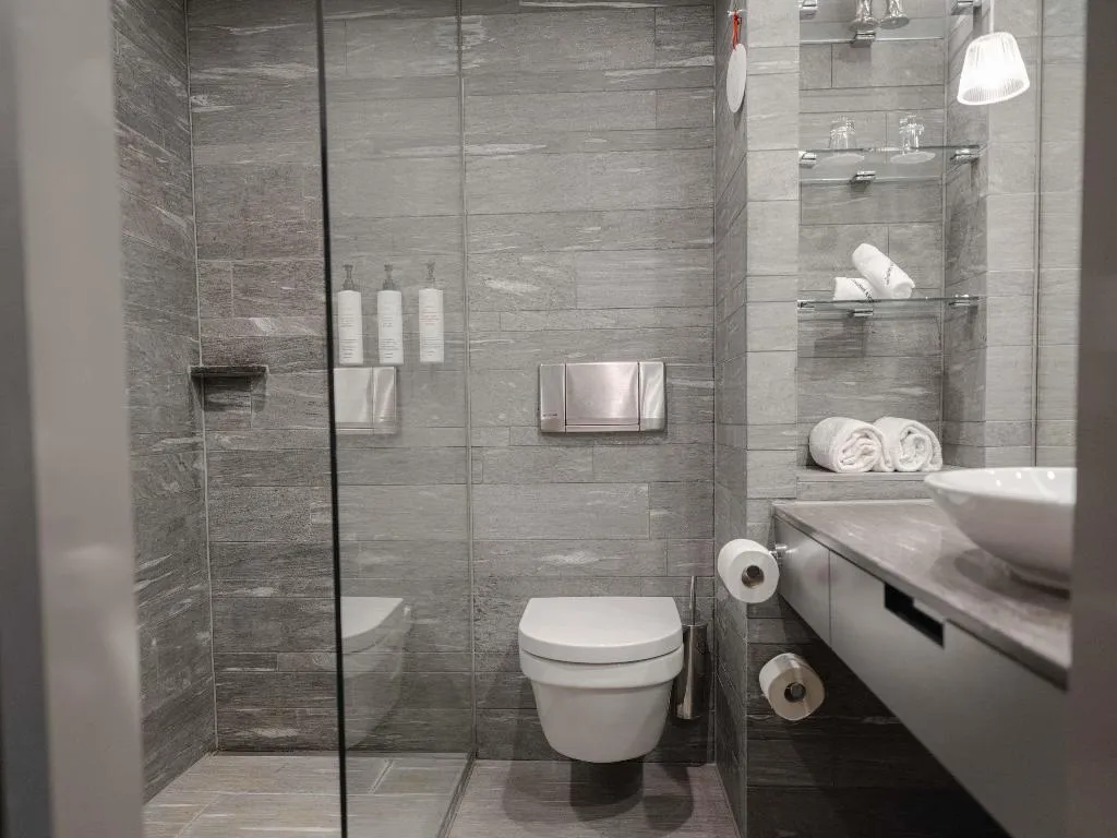 DOUBLE PREMIUM KING BED Room, Swissotel Amsterdam, Amsterdam