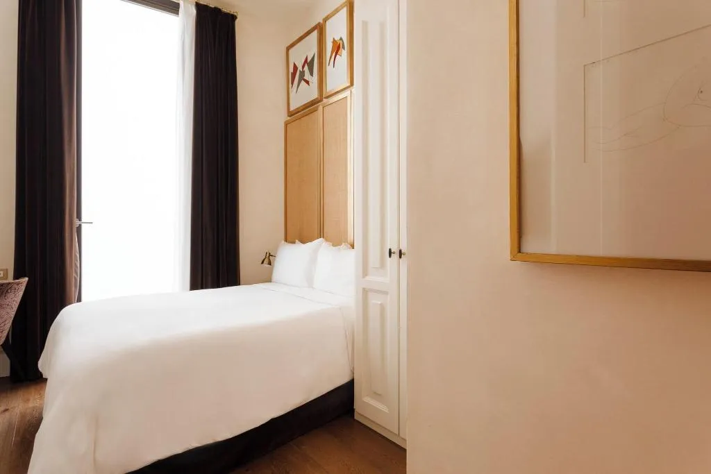 DOUBLE QUEEN SIZE BED Room, Do: Placa Reial, Barcelona
