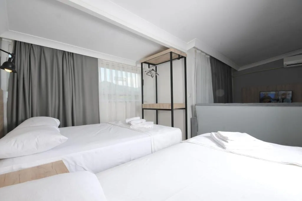 Room, Sema, Dalaman