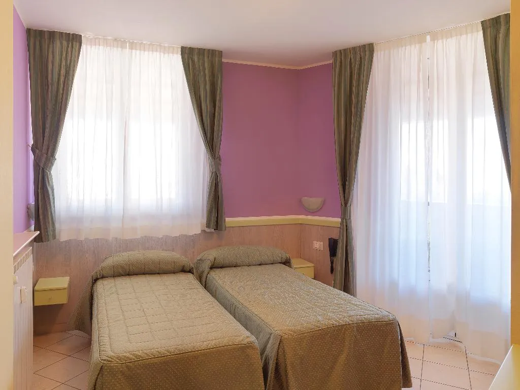 TWIN STANDARD Room, Arco Romana, Milan