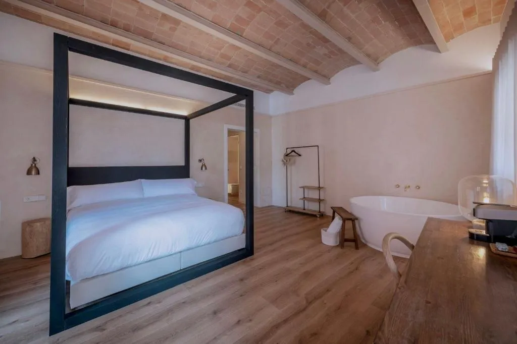Room, Palau Macelli, Costa Brava