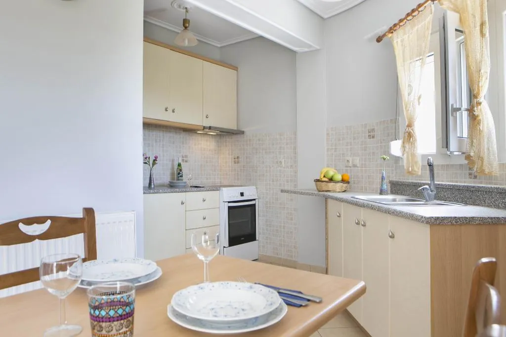 APARTMENT CAPACITY 6 Room, Evi's Garden, Kefallinia