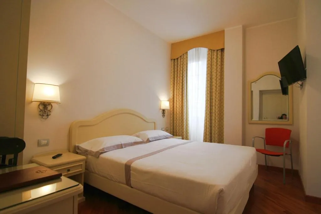 FAMILY ROOM KING SIZE BED Room, Albergo Centrale, Milan
