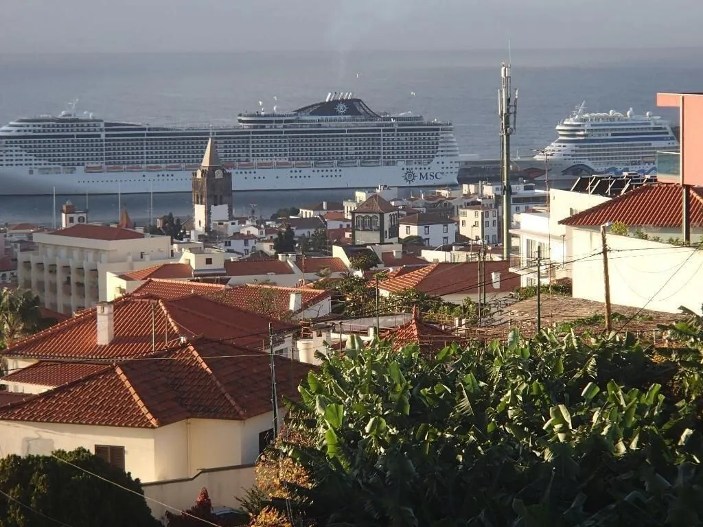 Room, Residencial Do Vale, Madeira