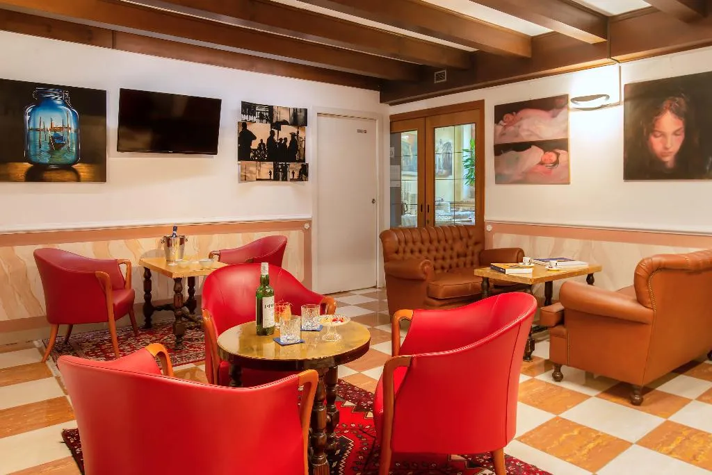 Lobby, La Fenice et des Artistes, Venice