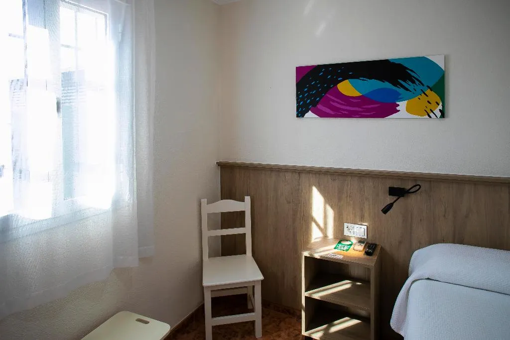 DOUBLE SINGLE USE WITH DOUBLE BED Room, Pensión dulces sueños, Seville