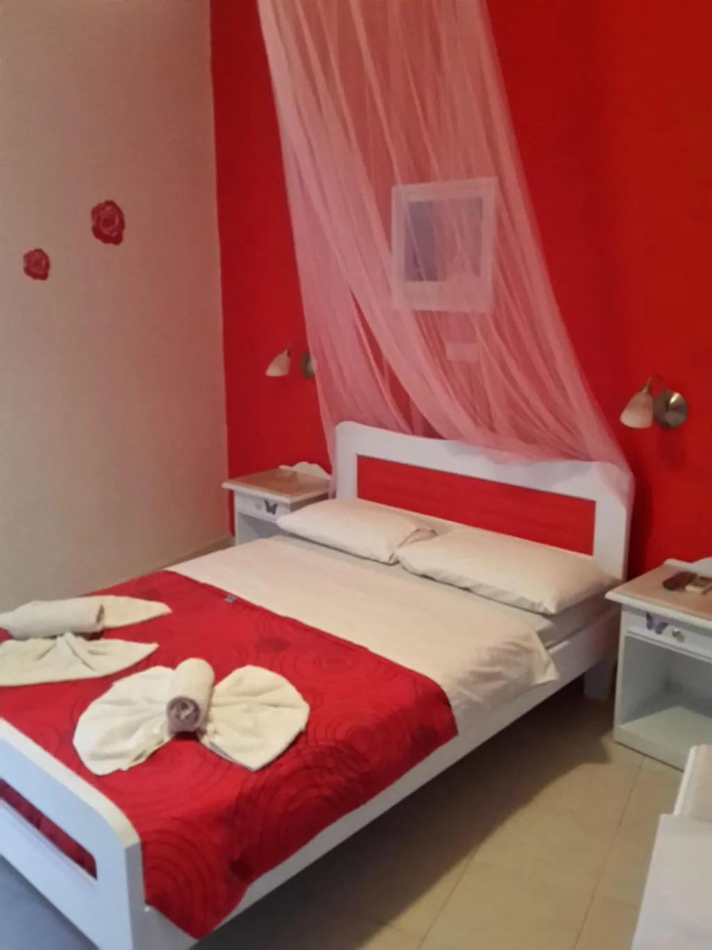 Room, Thirasia, Santorini