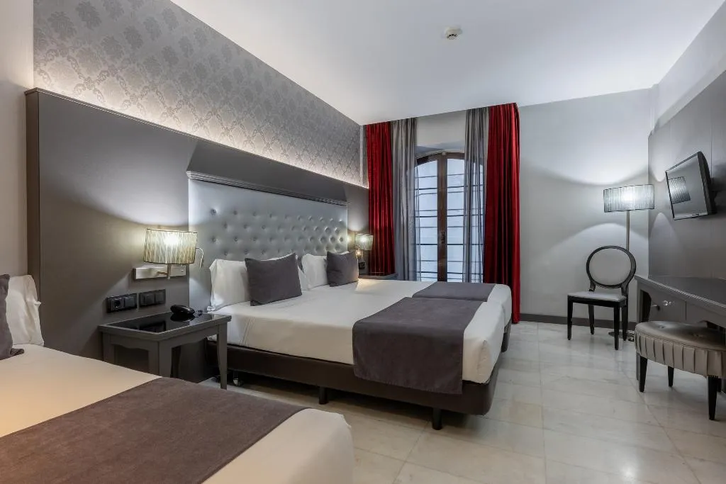 TRIPLE STANDARD Room, Hotel Ciutadella Barcelona, Barcelona