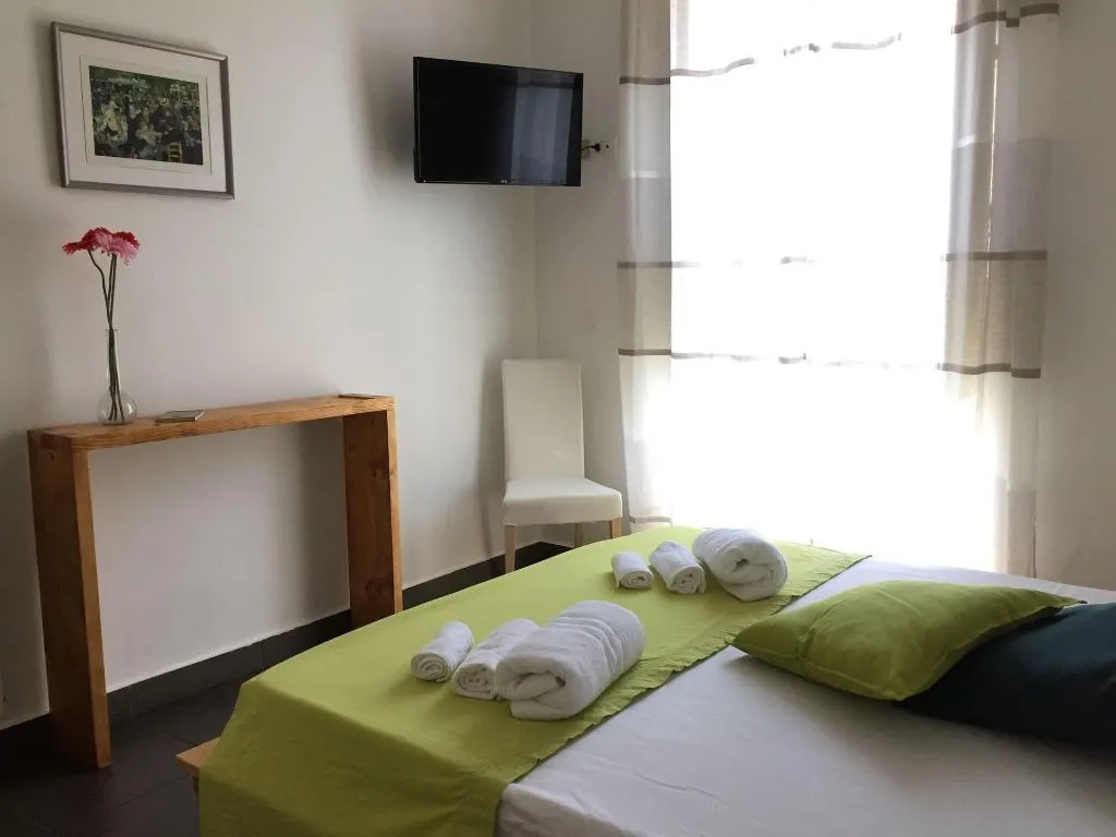 Room, Four Rooms, Catania