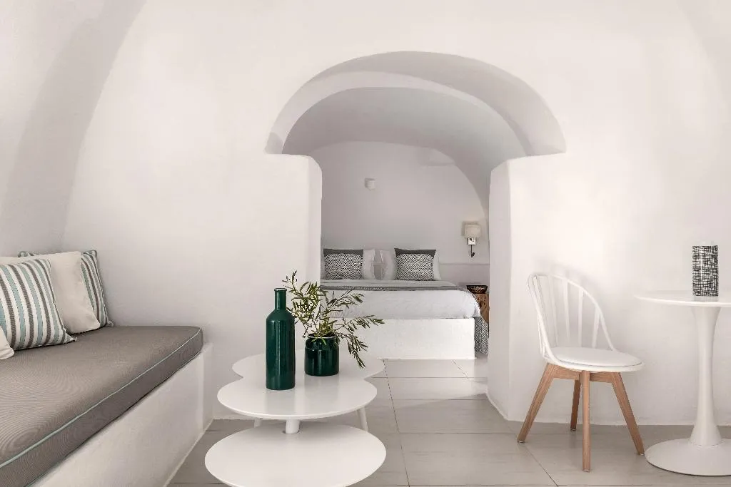 SUITE WITH JACUZZI Room, Caldera Premium Villas, Santorini
