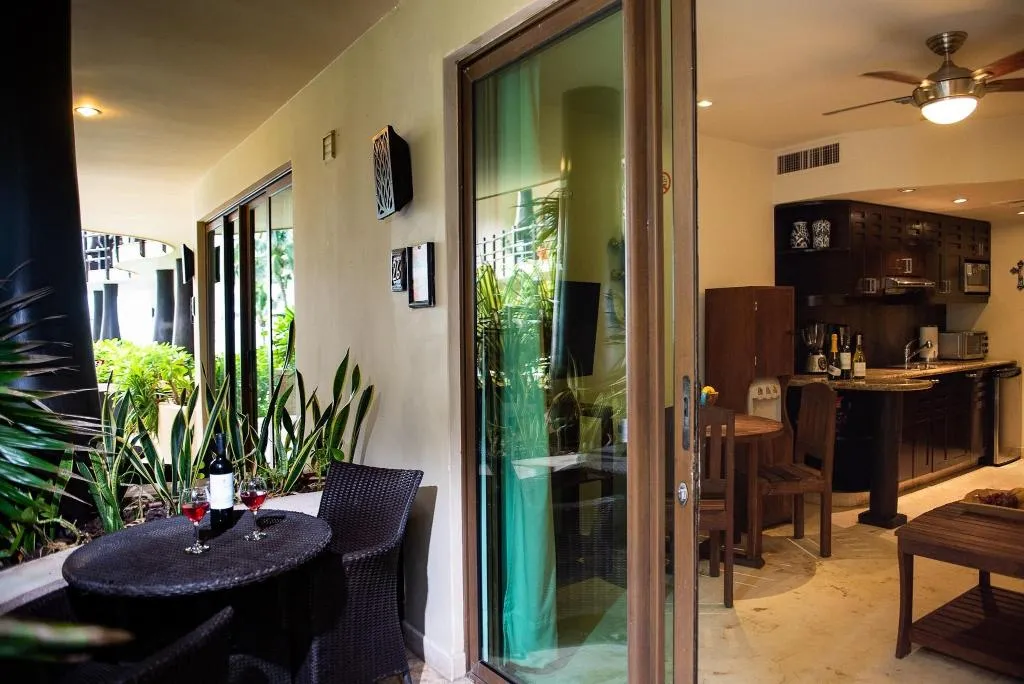 Room DELUXE KING BED Room, El Taj Ocean Front and Beachside Condo Hotel, Playa Del Carmen
