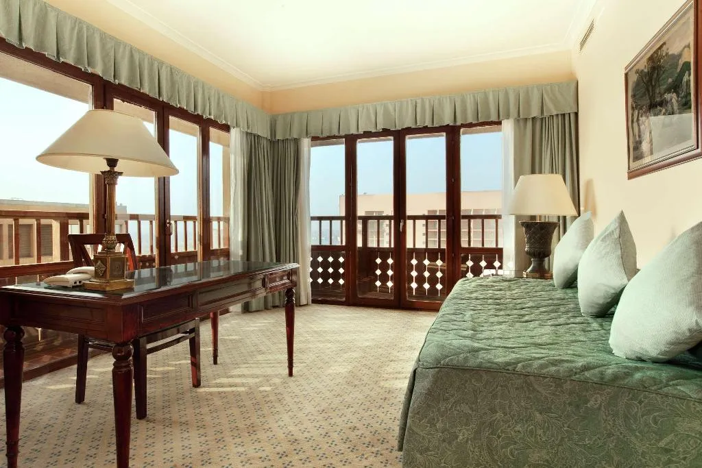 Room, Cairo World Trade Center Hotel & Residences, Cairo