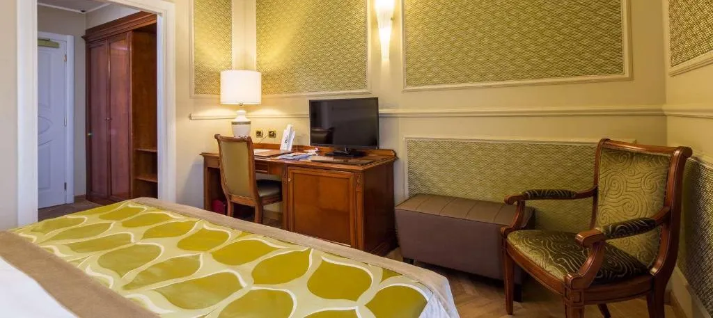 Room, Grand Visconti Palace, Milan
