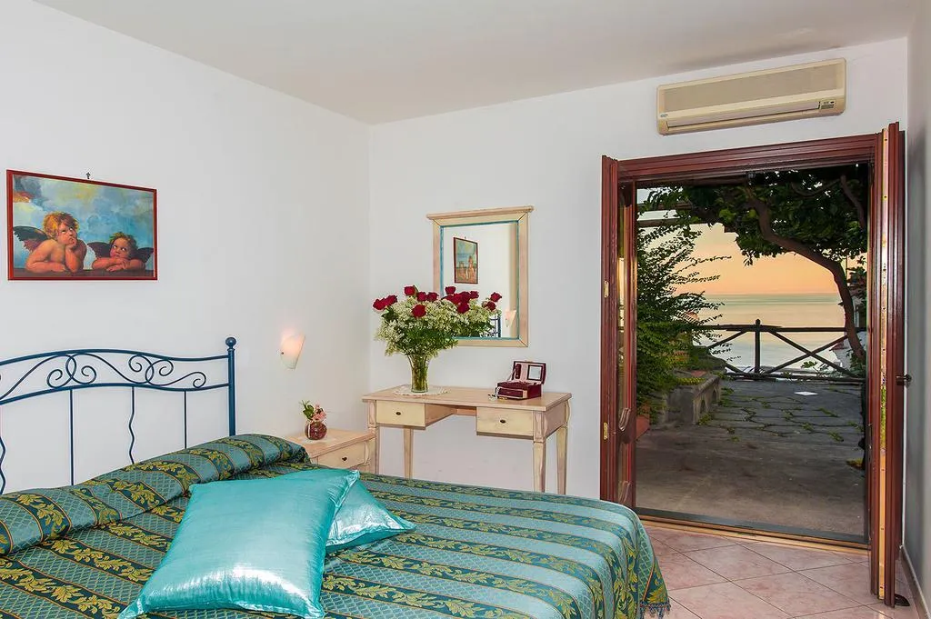 Room, Il Gabbiano, Naples