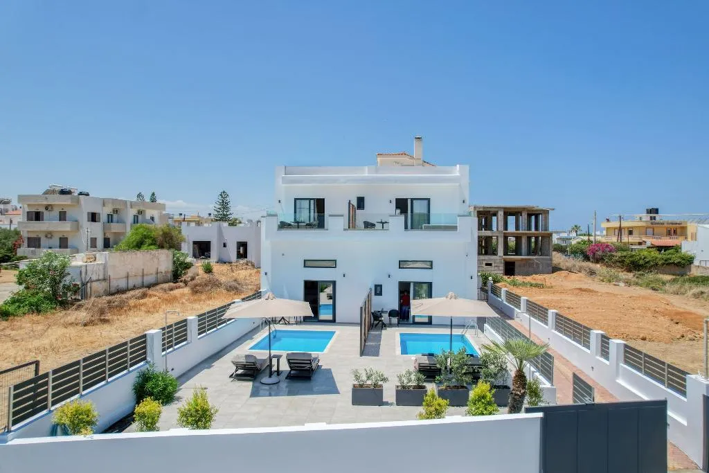 SUITE DELUXE WITH PRIVATE POOL Room, John Mary Apartments Gouves, Crete