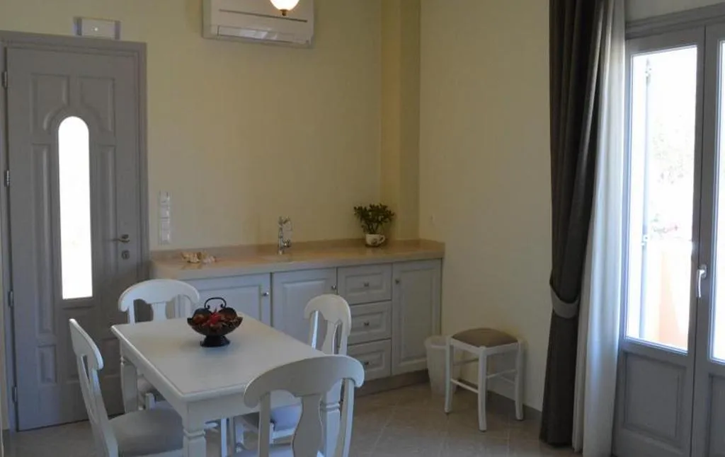 SUITE CAPACITY 3 Room, Castro, Santorini