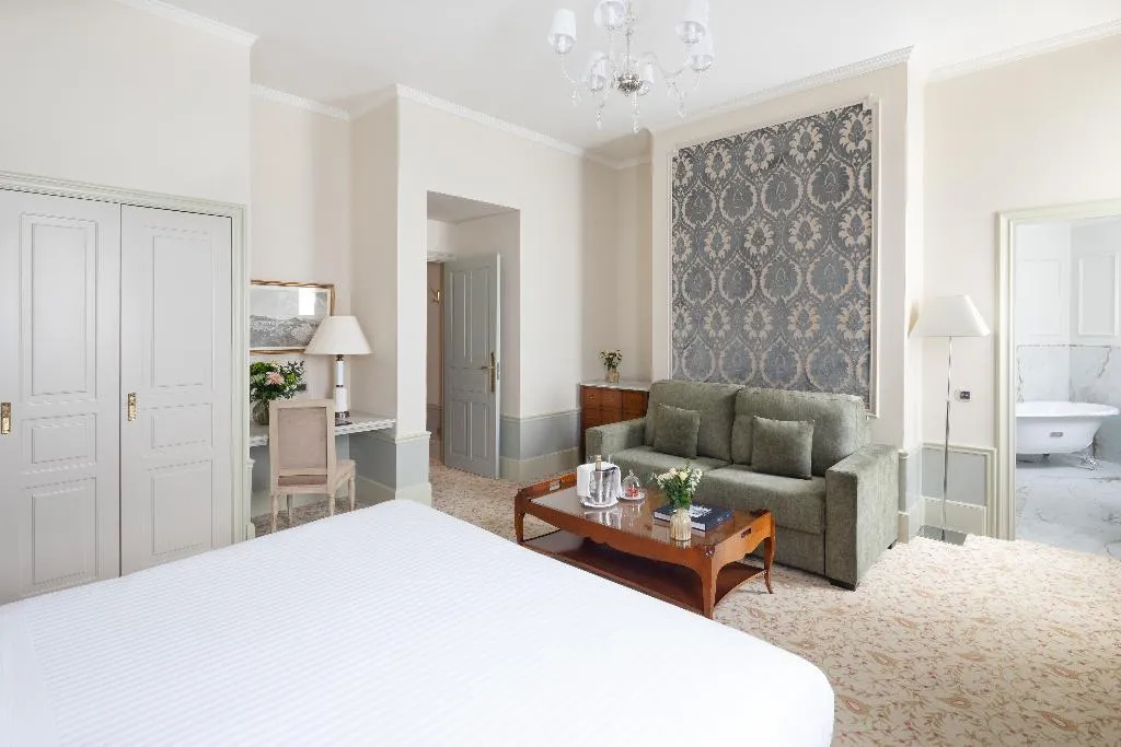 JUNIOR SUITE CAPACITY 1 Room, El Palace, Barcelona