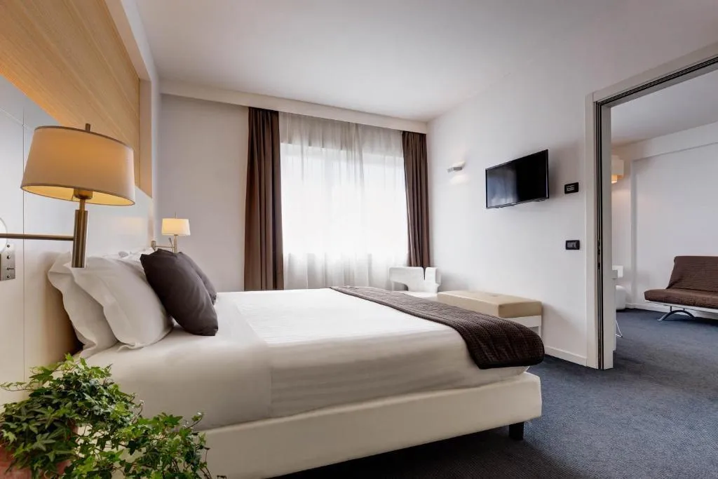 JUNIOR SUITE STANDARD Room, iH Hotels Roma Z3, Rome