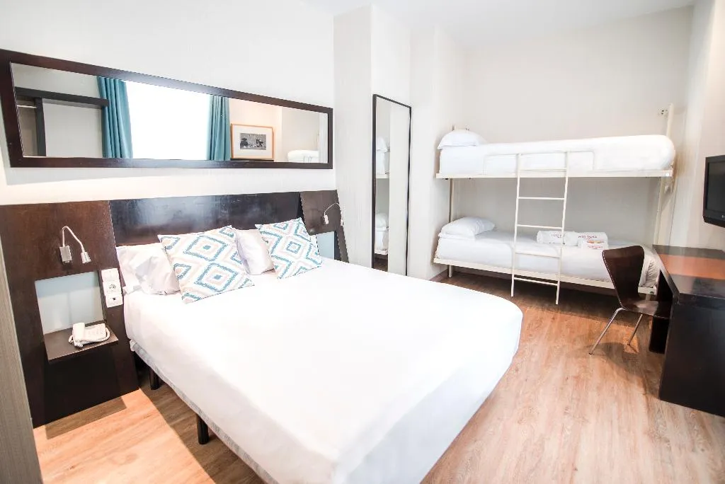 QUADRUPLE STANDARD Room, Petit Palace Plaza de la Reina, Valencia