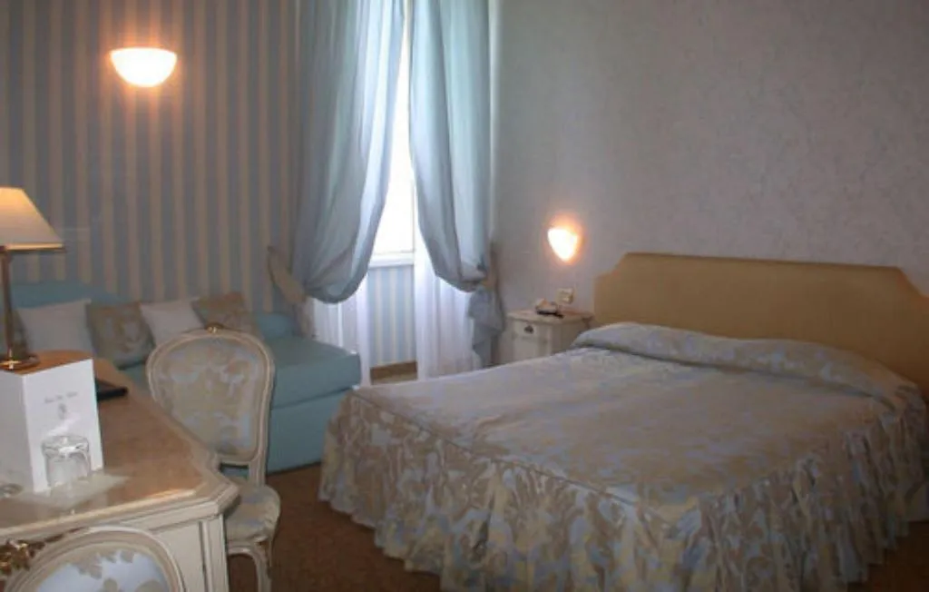 Double or Twin LAKE VIEW Room, Grand Hotel Menaggio, Milan