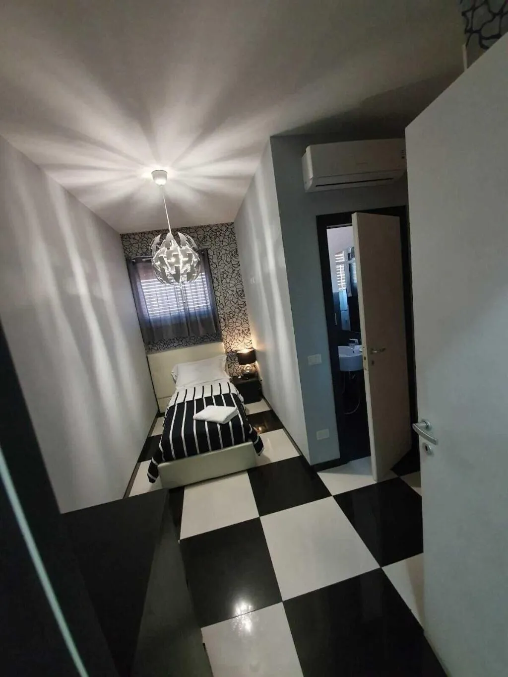 Room, Black & White G&G, Rome