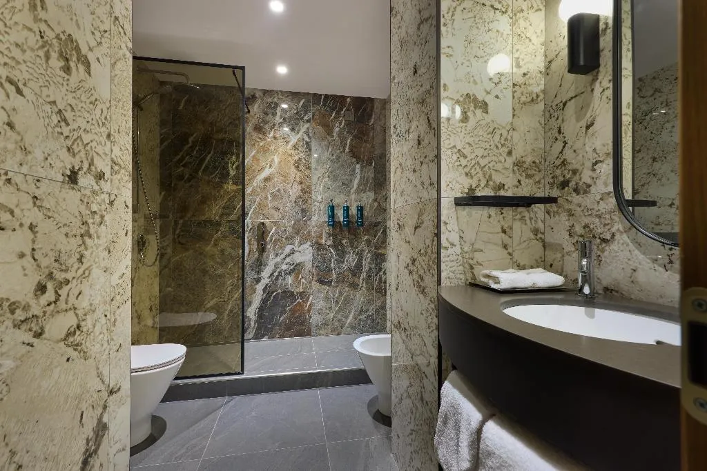TWIN EXECUTIVE Room, Hilton Milan, Milan