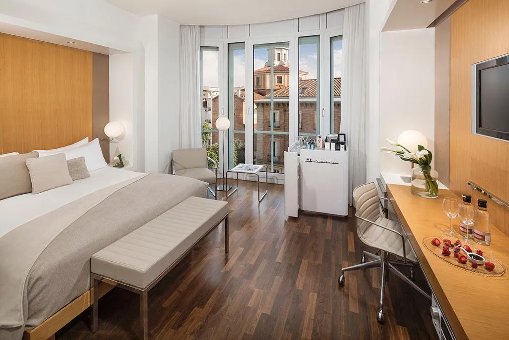DOUBLE STANDARD Room, ME Madrid Reina Victoria, Madrid