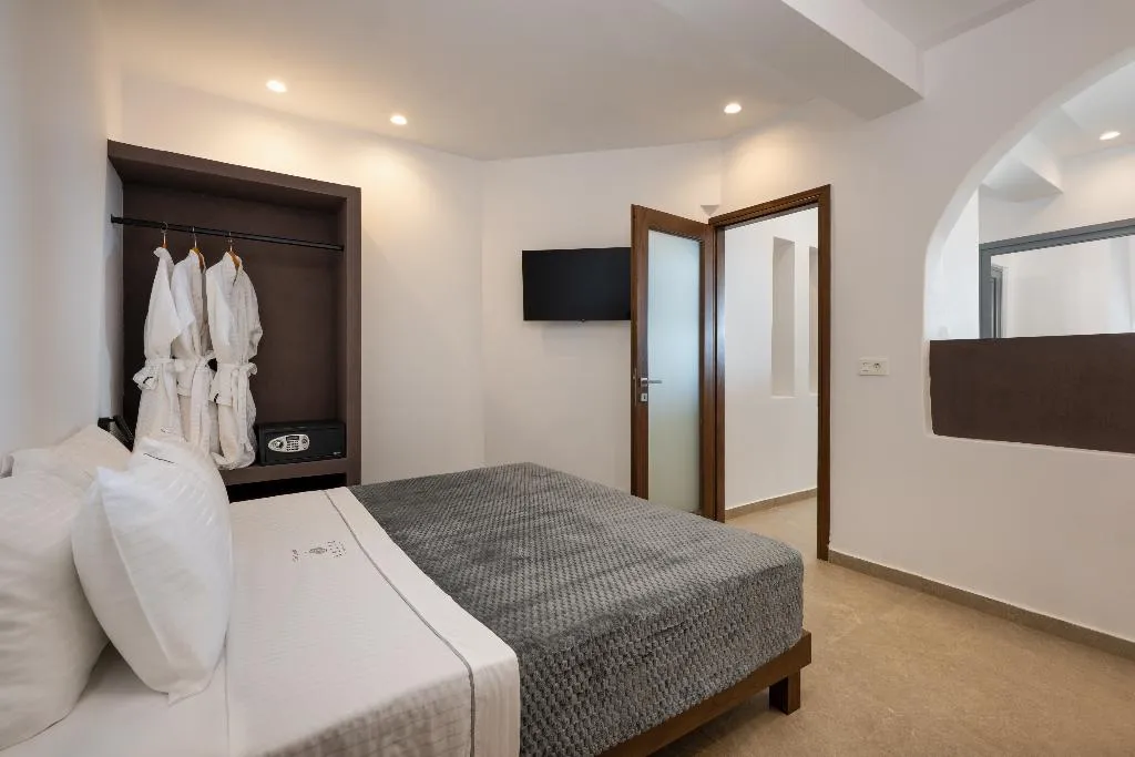 SUITE WITH VIEWS Room, Aelia Thalassa, Santorini