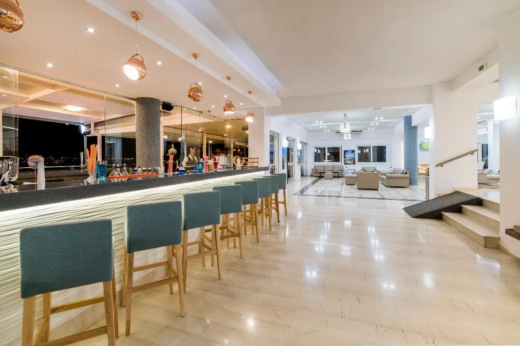 Bar, Horizon Beach Hotel, Crete