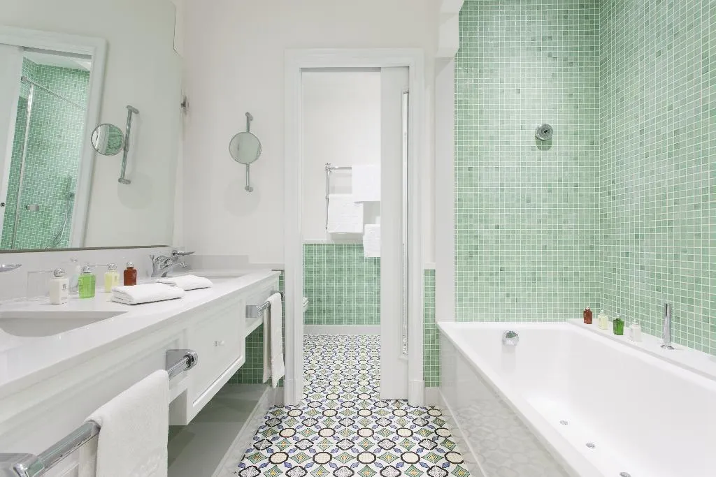 SUITE WITH JACUZZI WITH VIEWS Room, Grand Hotel Ambasciatori, Naples