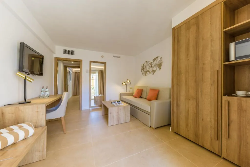 FAMILY ROOM SUPERIOR Room, Zafiro Cala Mesquida, Majorca