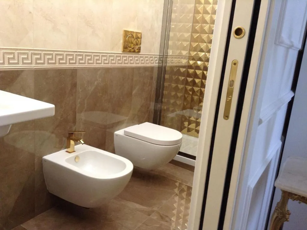 Room, King Plaza, Naples