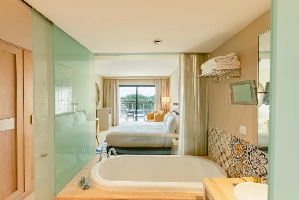 SINGLE DELUXE Room, Hilton Vilamoura As Cascatas Golf Resort & Spa, Algarve