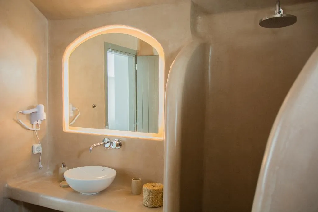 SUITE WITH PRIVATE POOL Room, Amphitrite Suites Santorini, Santorini