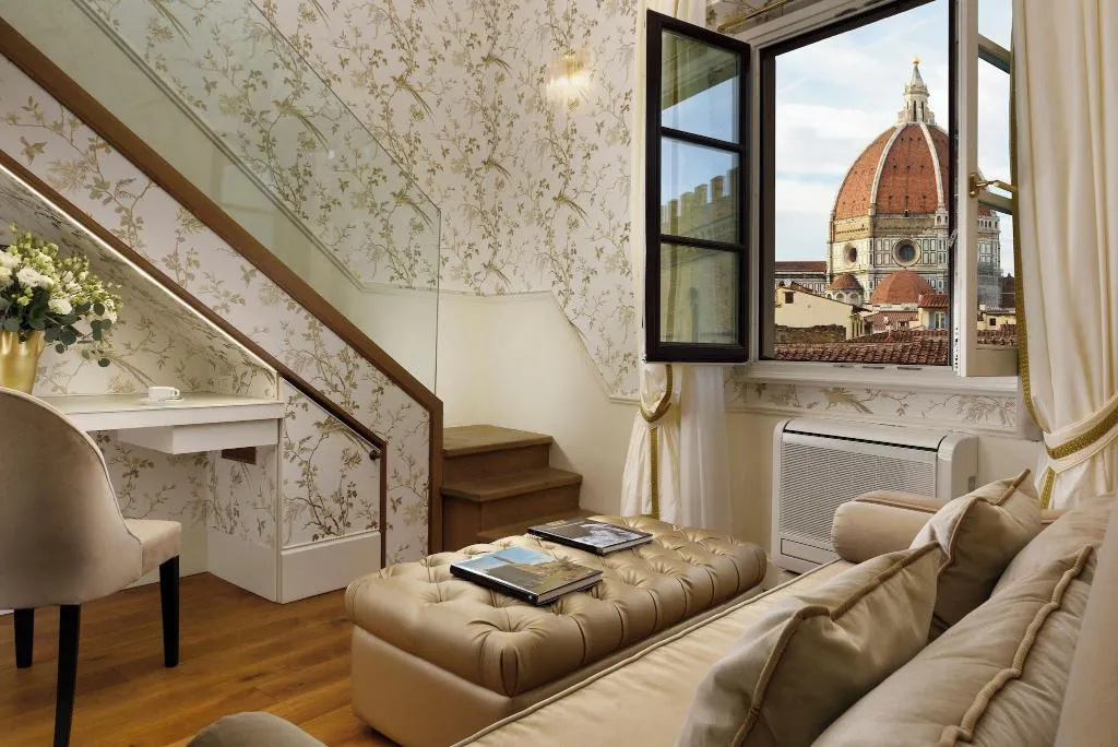 JUNIOR SUITE WITH VIEWS Room, San Firenze Suites And Spa, Florence