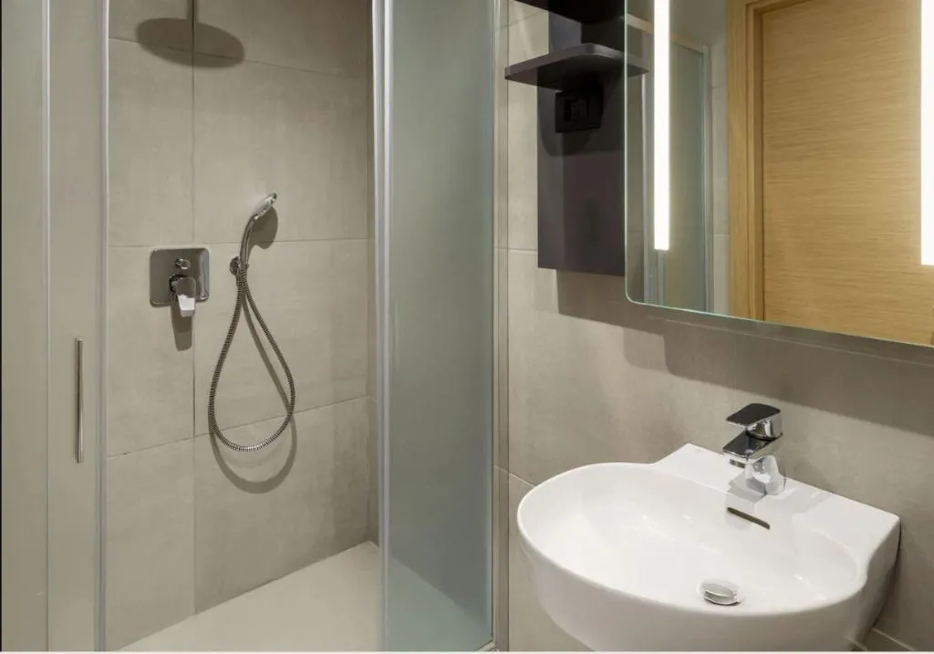 TWIN STANDARD Room, B&B Hotel Como Baradello, Milan