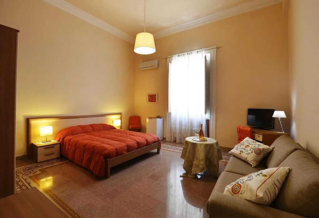 Room, 174 Via Roma, Palermo