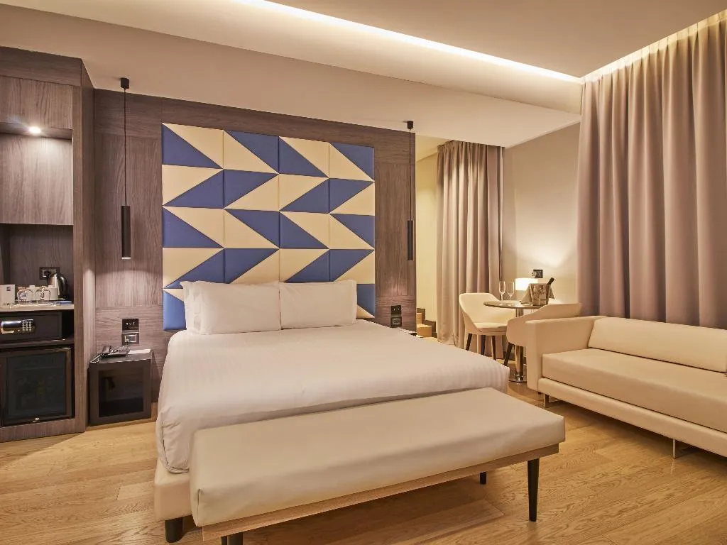 JUNIOR SUITE DELUXE Room, iH Hotels Milano Ambasciatori, Milan