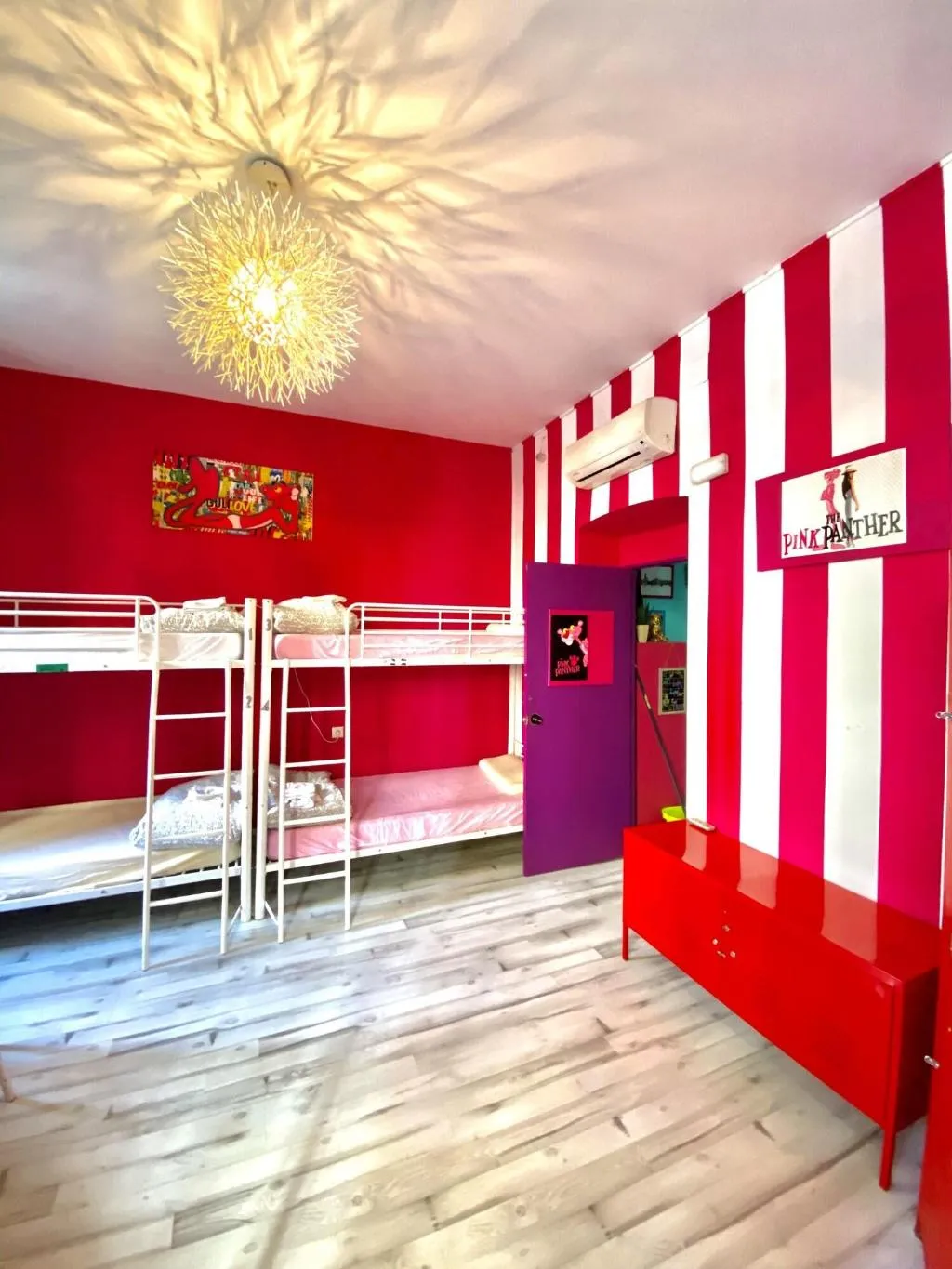 Room, Sevilla Kitsch Hostel Art, Seville