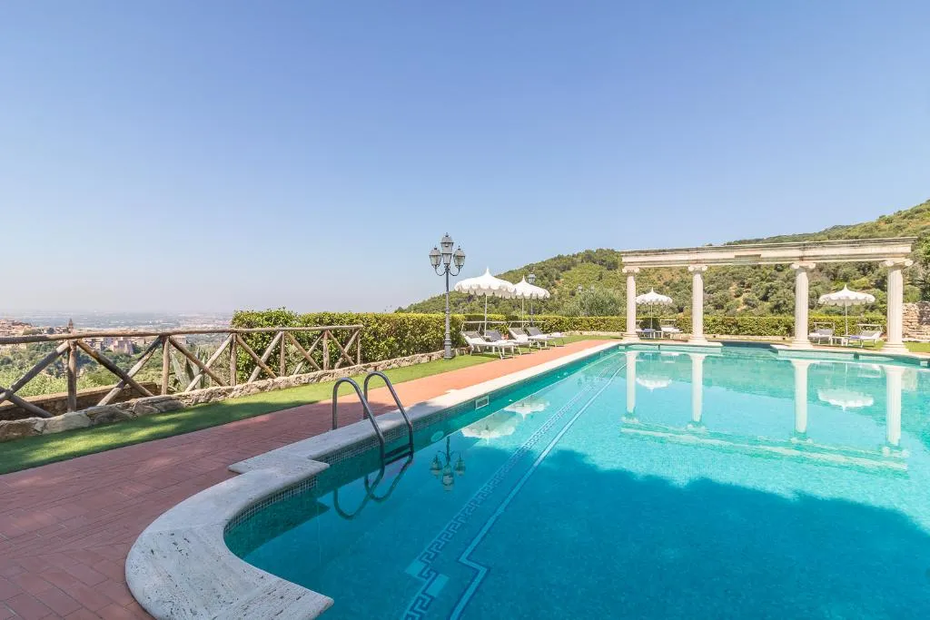 Pool, Torre Sant Angelo, Rome
