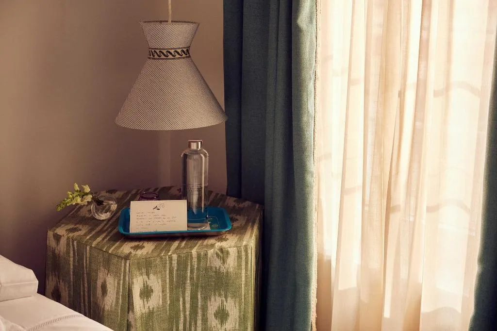 Room, Cristine Bedfor, Menorca