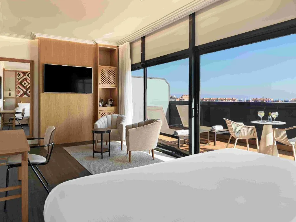 JUNIOR SUITE STANDARD Room, H10 Marina Barcelona, Barcelona