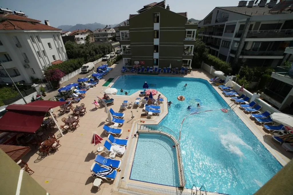 Pool, Candan Apart, Dalaman