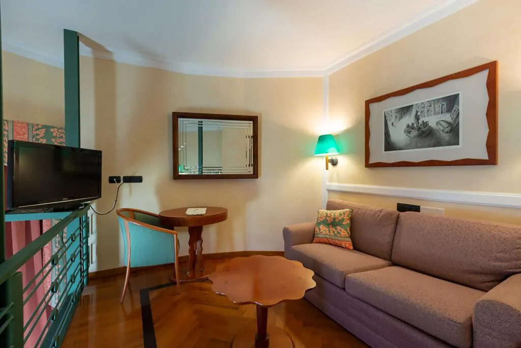JUNIOR SUITE SEA VIEW Room, Grand Hotel Ortigia, Catania
