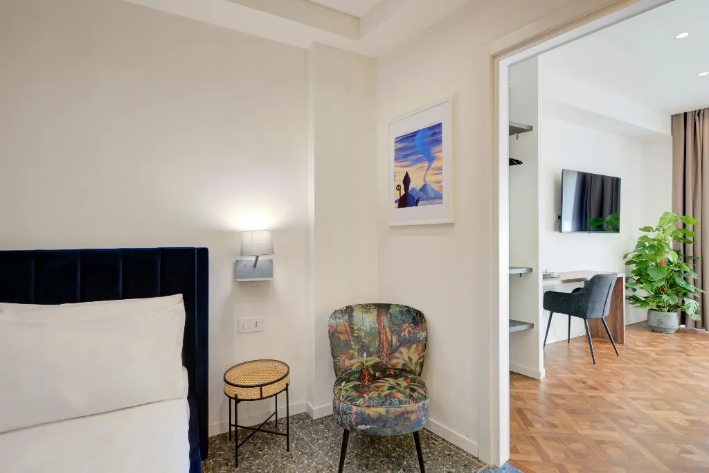 SUITE DELUXE WITH BALCONY Room, Well Suites - Piazza dei Martiri, Naples