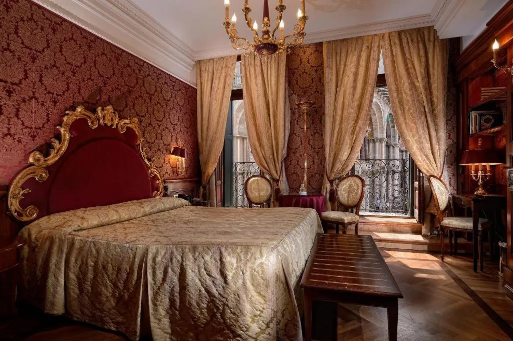 Double or Twin SUPERIOR WITH VIEWS Room, Bellevue Luxury Rooms - San Marco Luxury, Venice