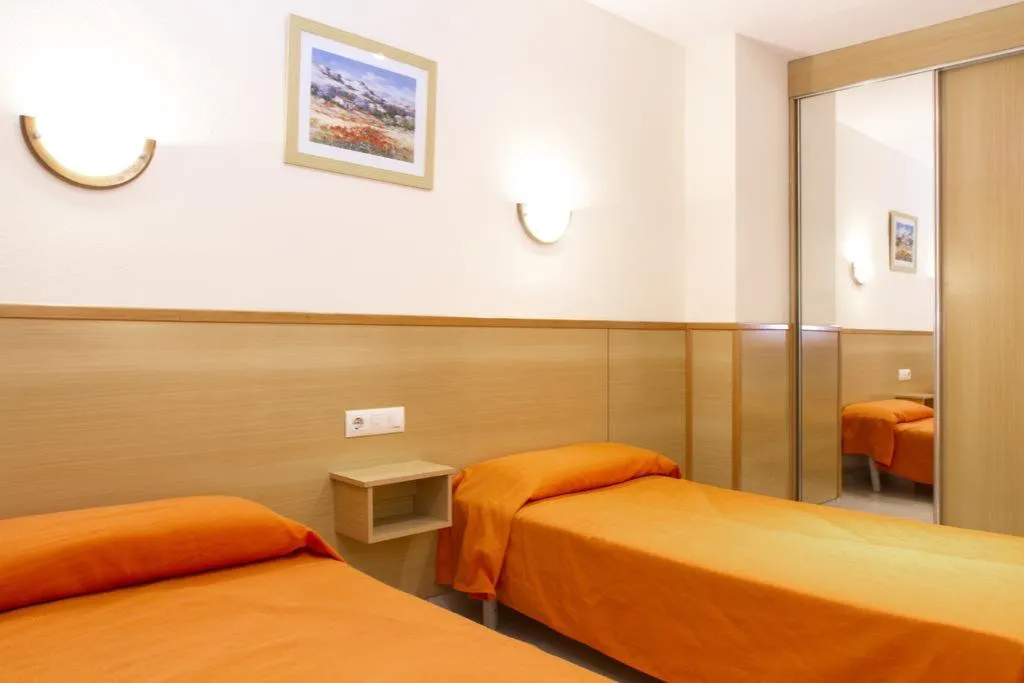 APARTMENT CAPACITY 5 ONE BEDROOM Room, Edificio Azahar, Costa Dorada